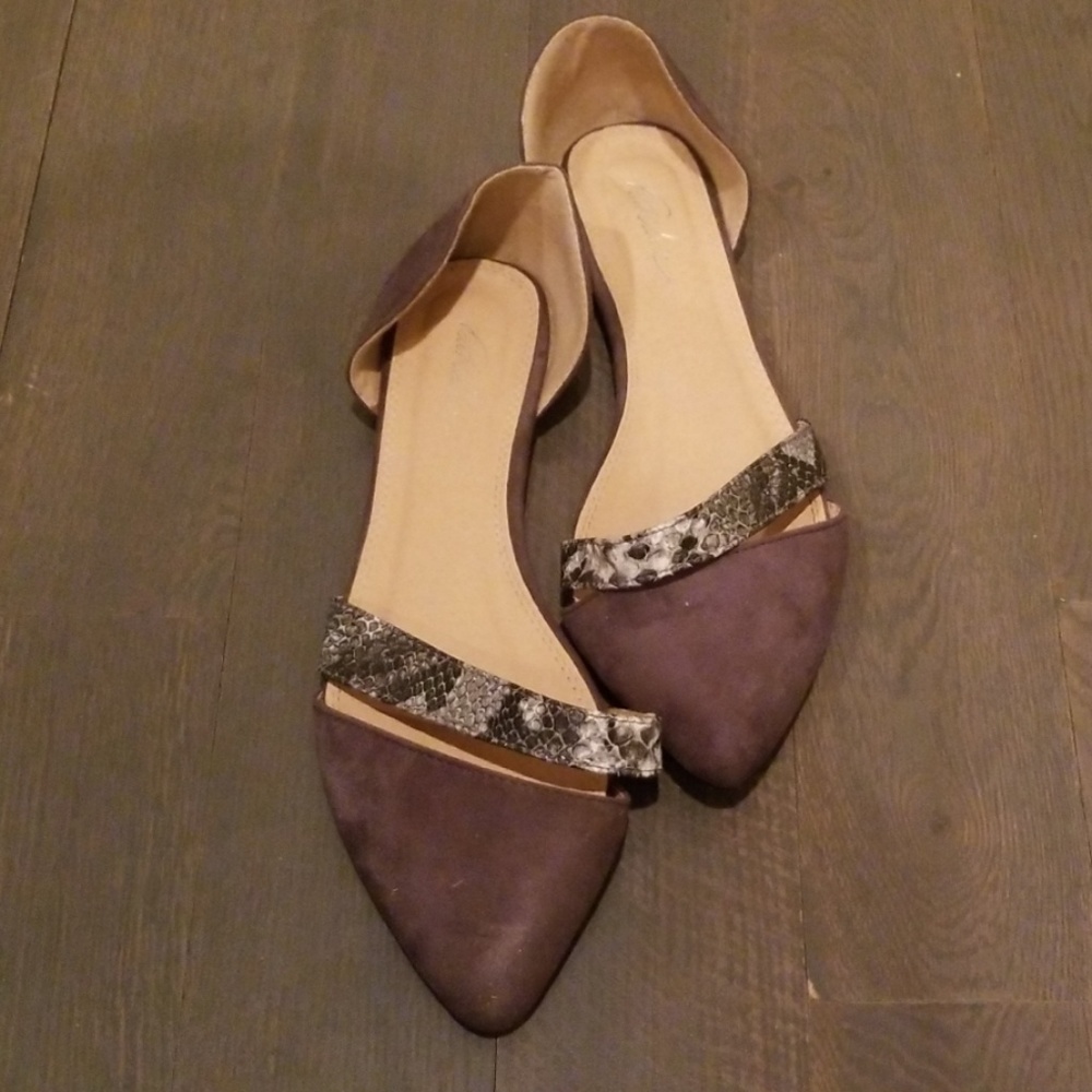 Pointed Gray Flats with Zebra print strap